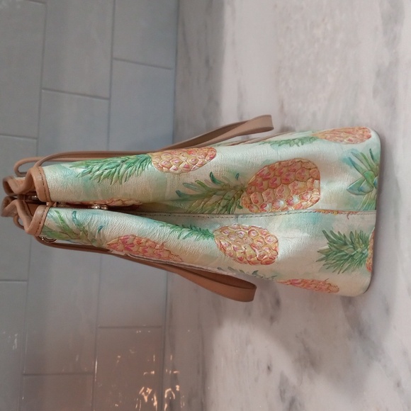 Shoulder Tote - Picture 4 of 16